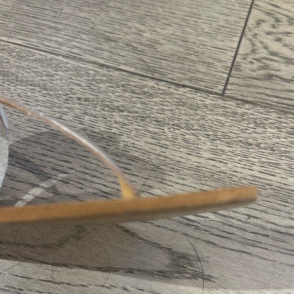 Bahia leather T strap metallic sandals - Picture 3 of 6